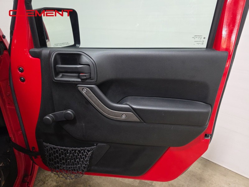 Jeep Wrangler Unlimited Vehicle Image 23