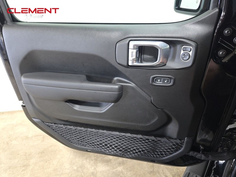 Jeep Wrangler Vehicle Image 24
