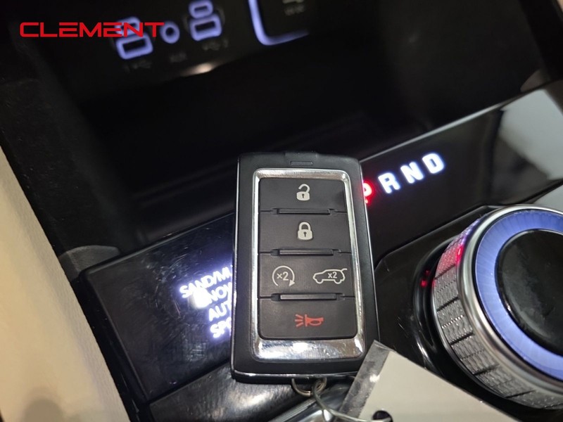 Jeep Grand Cherokee L Vehicle Image 24