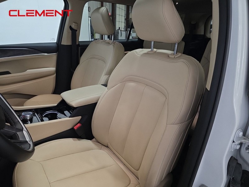 Jeep Grand Cherokee L Vehicle Image 31