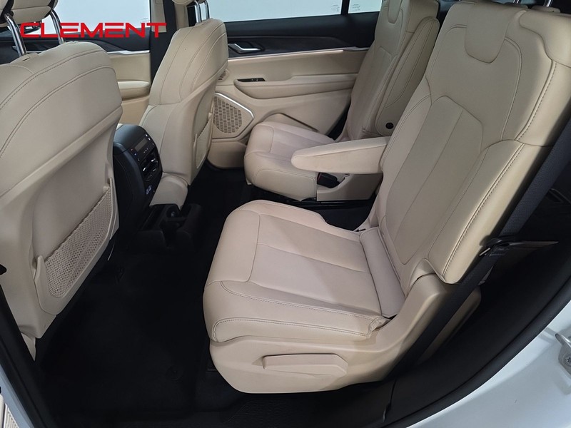 Jeep Grand Cherokee L Vehicle Image 33