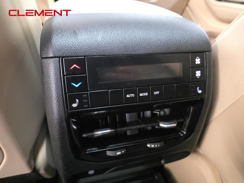 Jeep Grand Cherokee L Vehicle Image 36