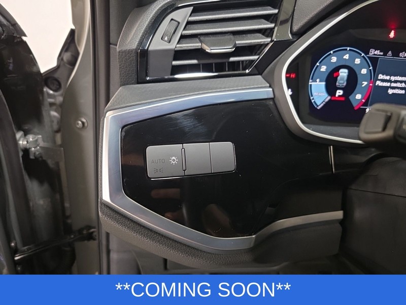 Audi Q3 Vehicle Image 10