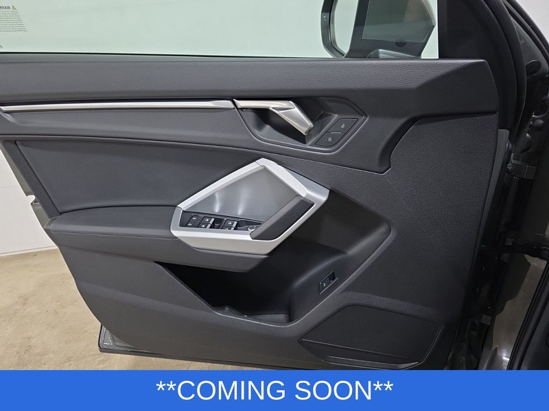 Audi Q3 Vehicle Image 24