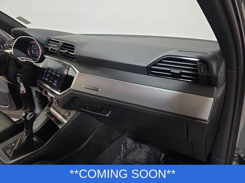 Audi Q3 Vehicle Image 32