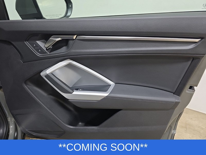 Audi Q3 Vehicle Image 33
