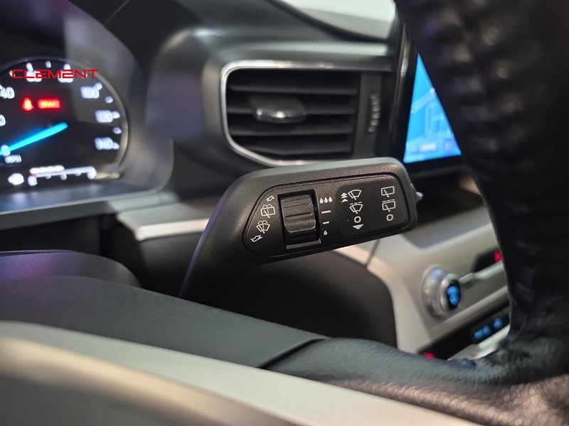 Ford Explorer Vehicle Image 14