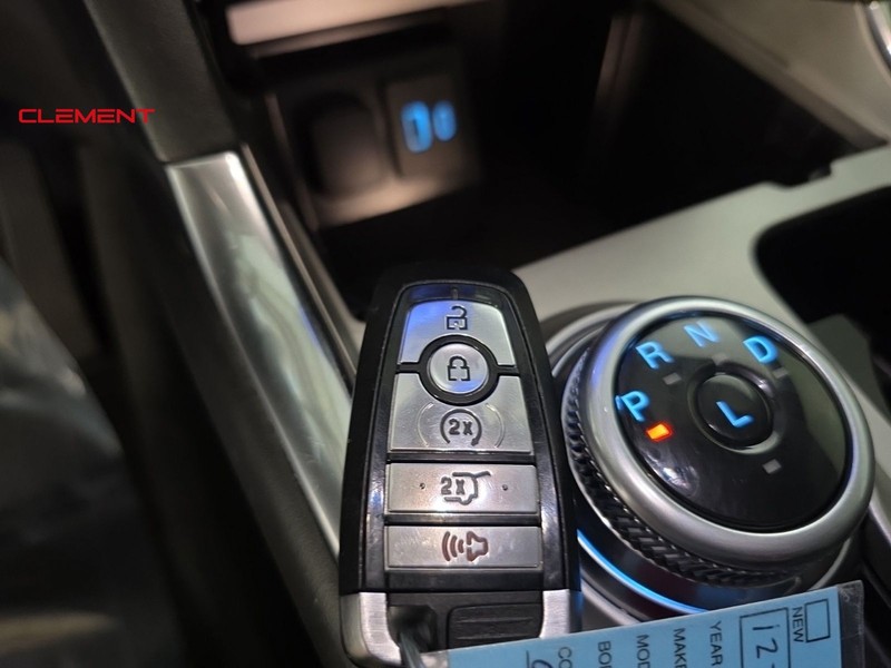 Ford Explorer Vehicle Image 21