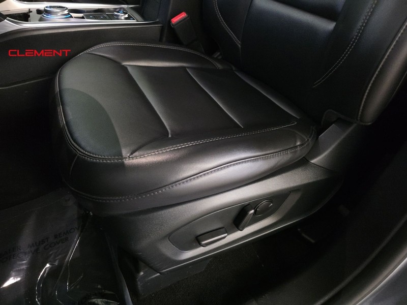Ford Explorer Vehicle Image 24