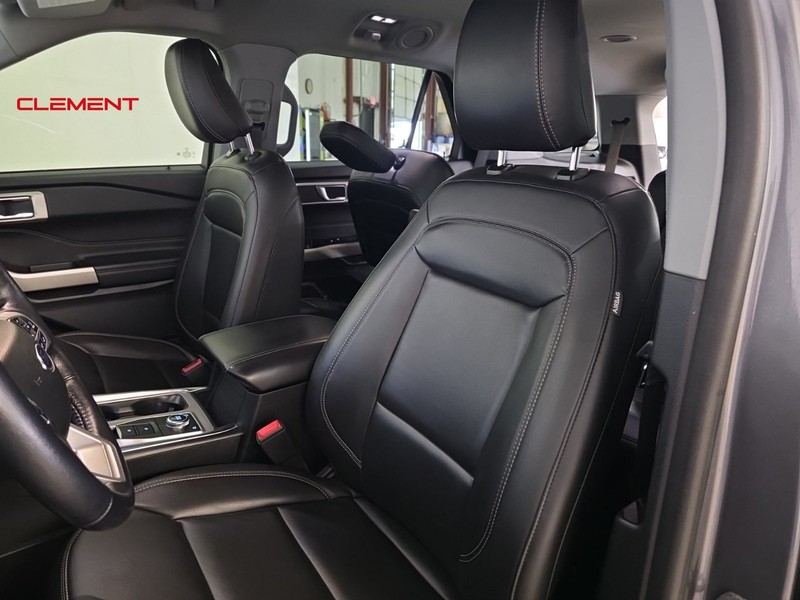 Ford Explorer Vehicle Image 25