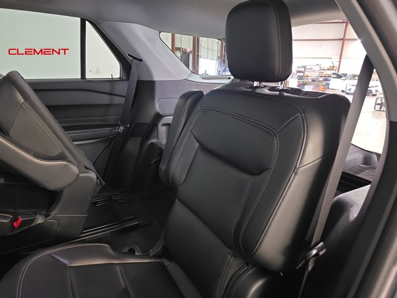 Ford Explorer Vehicle Image 28
