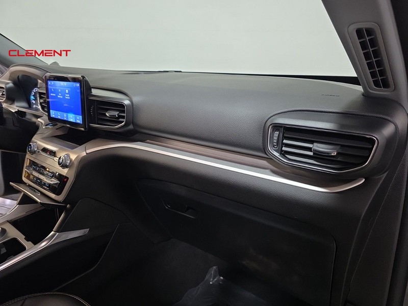 Ford Explorer Vehicle Image 31