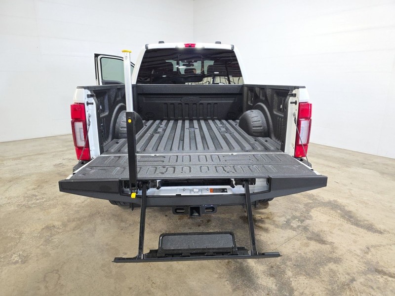 Ford F-350SD Vehicle Image 34