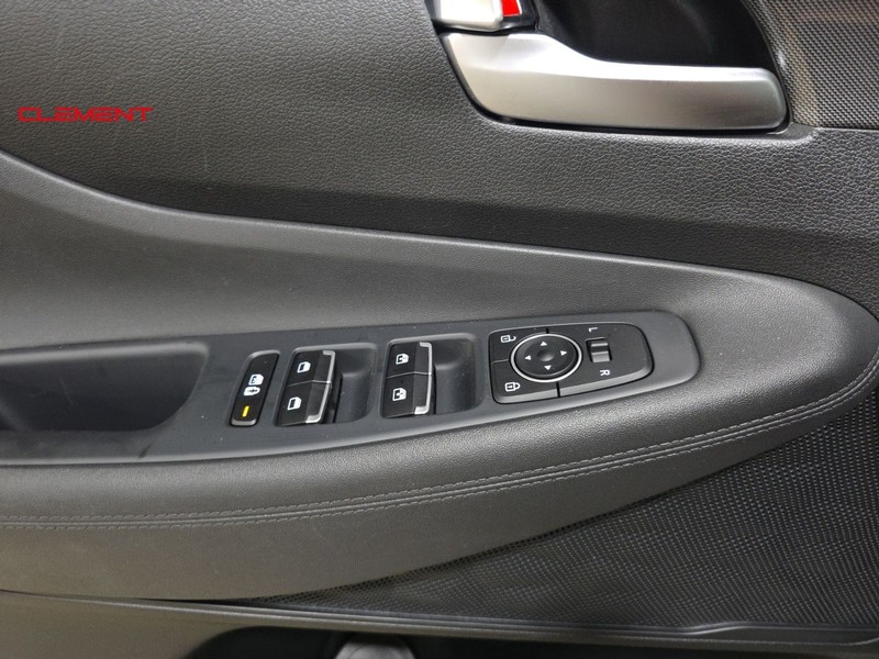 Hyundai Santa Fe Vehicle Image 21