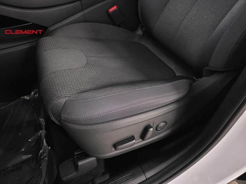 Hyundai Santa Fe Vehicle Image 23