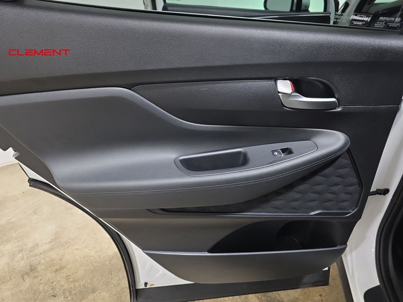 Hyundai Santa Fe Vehicle Image 25
