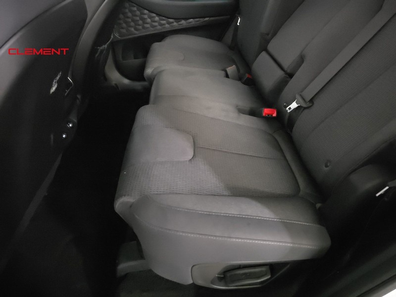 Hyundai Santa Fe Vehicle Image 26