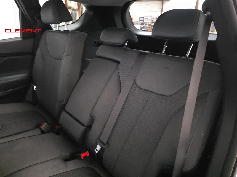 Hyundai Santa Fe Vehicle Image 27