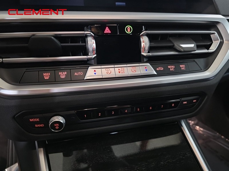 BMW 3 Series Vehicle Image 18