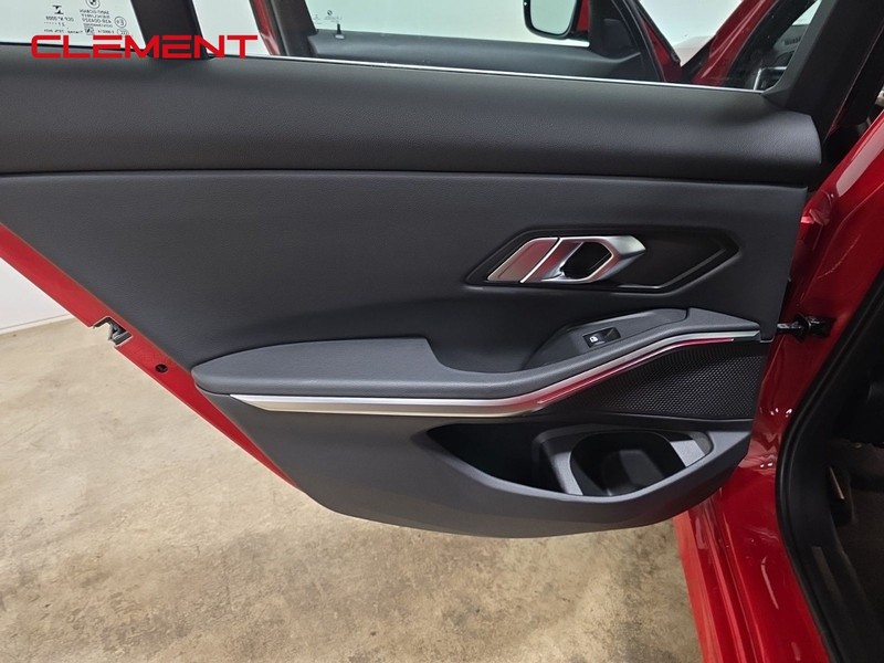 BMW 3 Series Vehicle Image 26