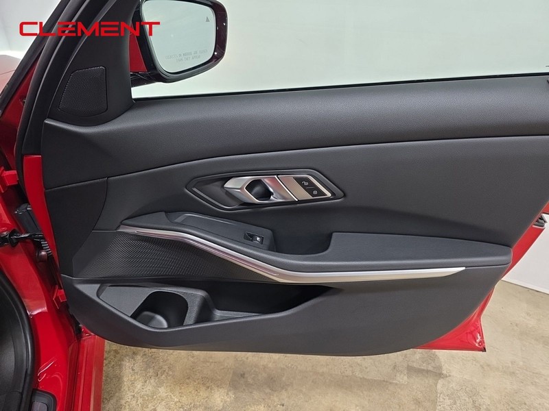 BMW 3 Series Vehicle Image 32