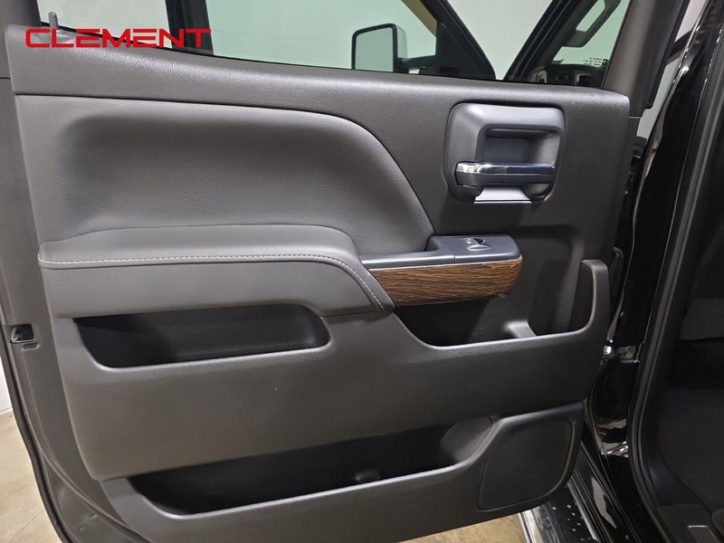 GMC Sierra 3500HD Vehicle Image 27