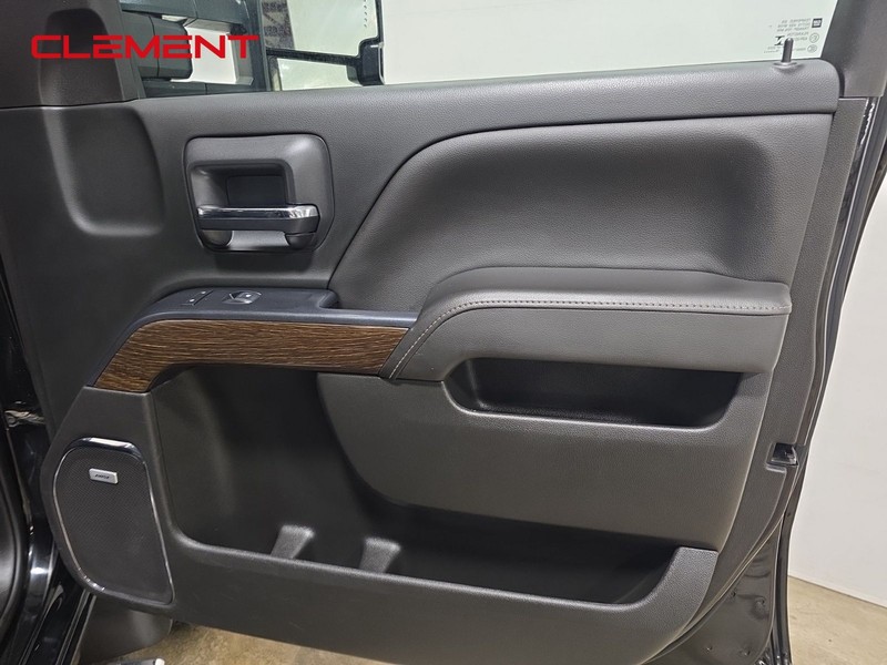 GMC Sierra 3500HD Vehicle Image 32