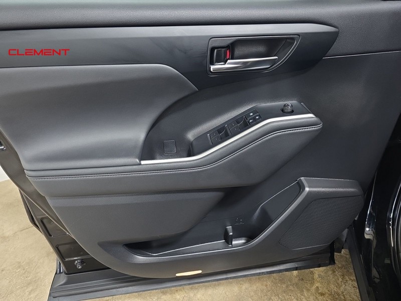 Toyota Highlander Vehicle Image 24