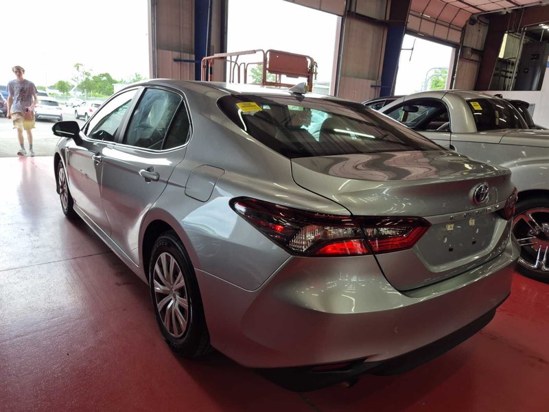 Toyota Camry Hybrid Vehicle Image 02