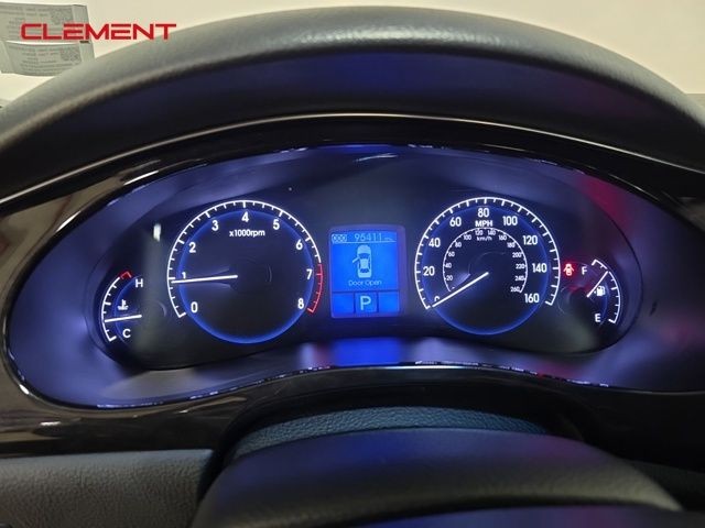 Hyundai Genesis Vehicle Image 14