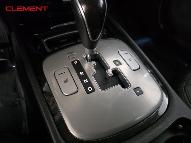 Hyundai Genesis Vehicle Image 16