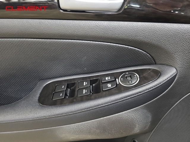 Hyundai Genesis Vehicle Image 17