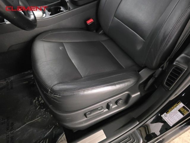 Hyundai Genesis Vehicle Image 19
