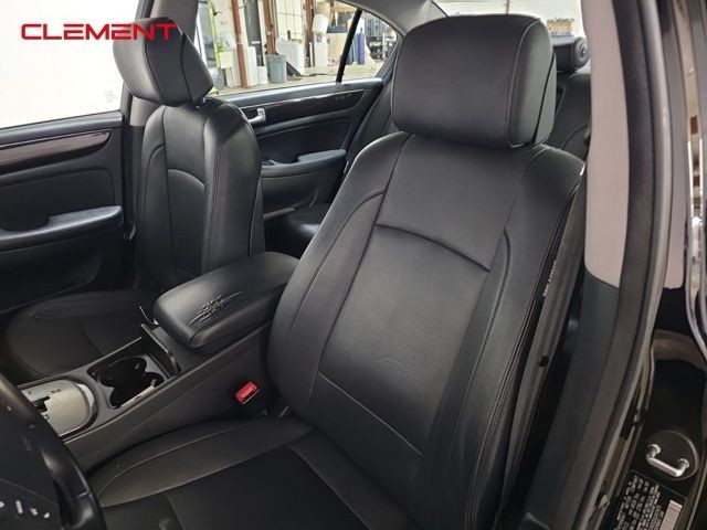 Hyundai Genesis Vehicle Image 20
