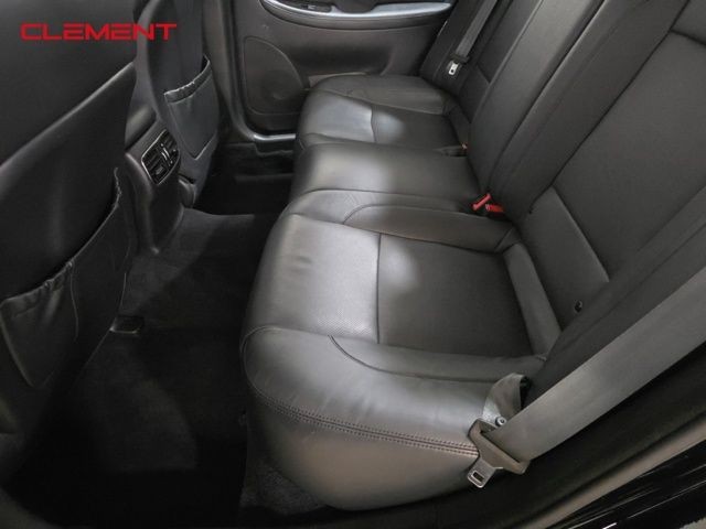 Hyundai Genesis Vehicle Image 22