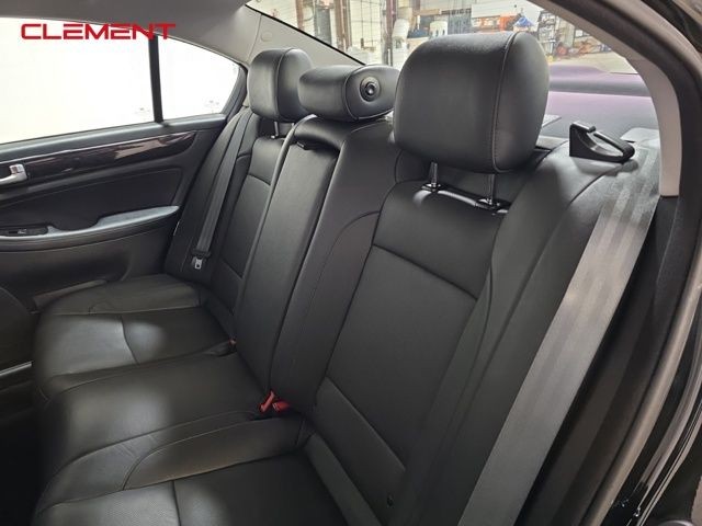 Hyundai Genesis Vehicle Image 23