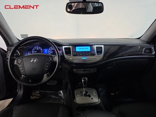 Hyundai Genesis Vehicle Image 24