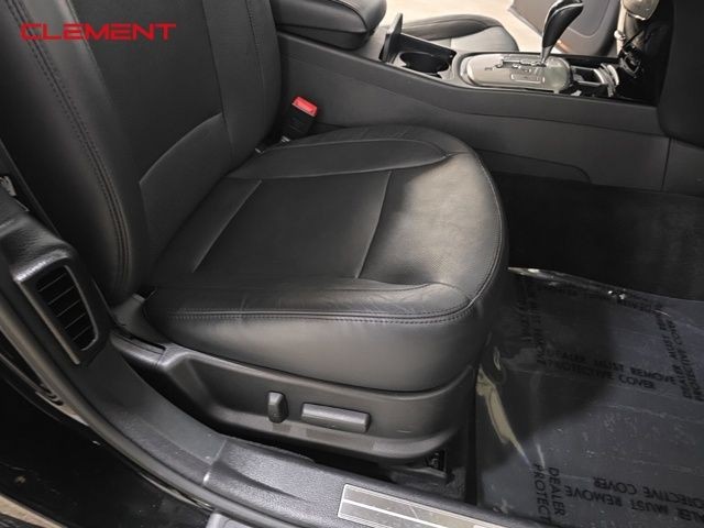 Hyundai Genesis Vehicle Image 26