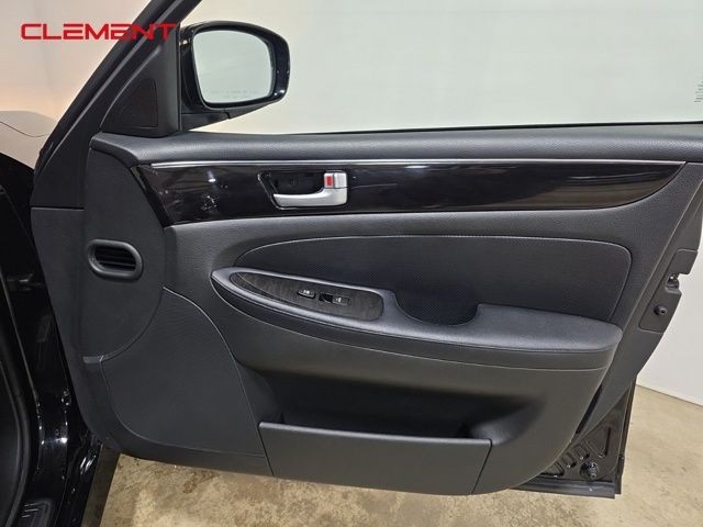Hyundai Genesis Vehicle Image 28