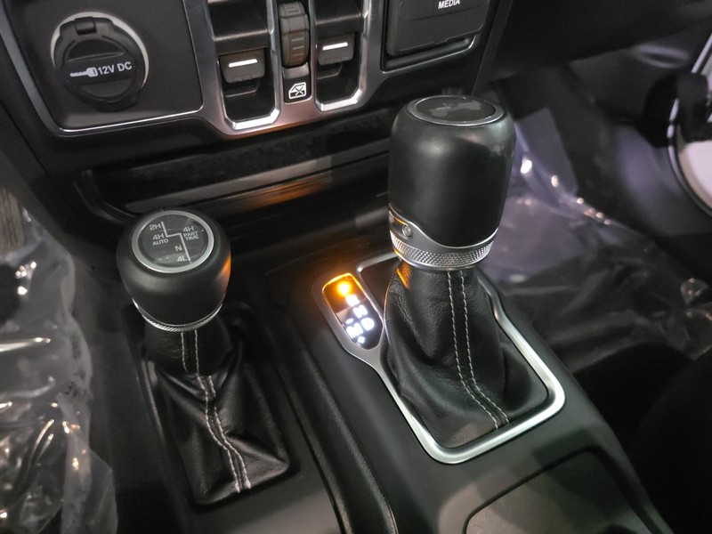 Jeep Wrangler Vehicle Image 19