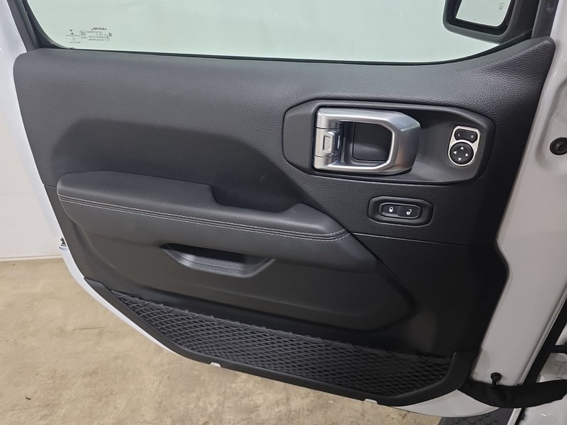 Jeep Wrangler Vehicle Image 22