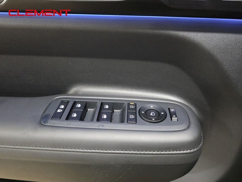 Hyundai Santa Fe Vehicle Image 23