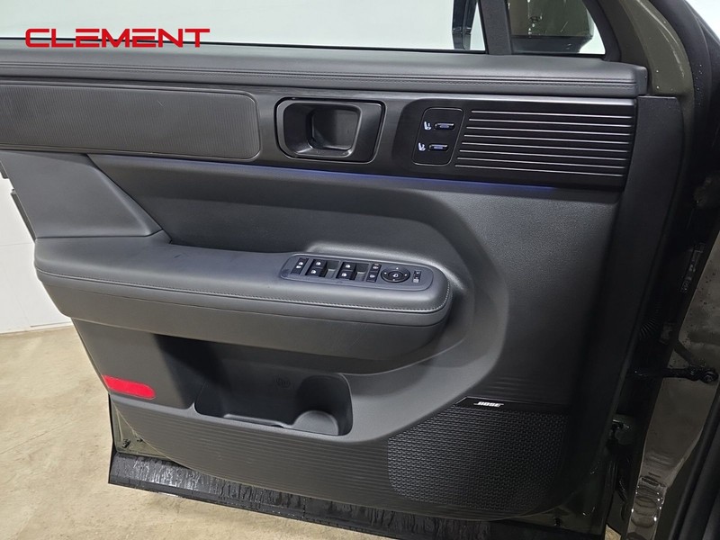 Hyundai Santa Fe Vehicle Image 24