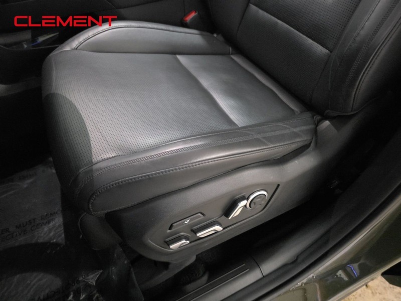 Hyundai Santa Fe Vehicle Image 25