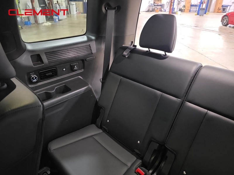 Hyundai Santa Fe Vehicle Image 30