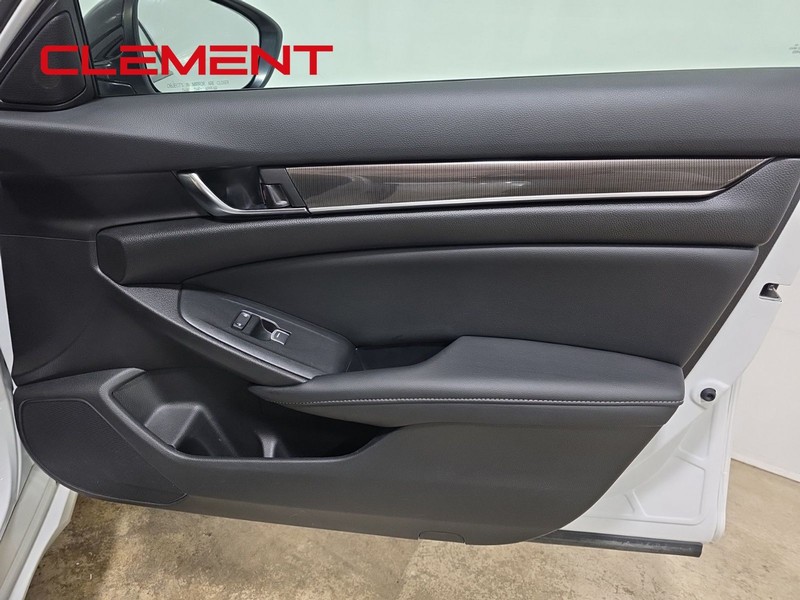 Honda Accord Sedan Vehicle Image 30