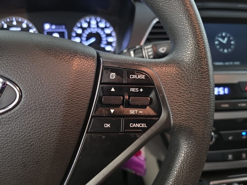 Hyundai Sonata Vehicle Image 12
