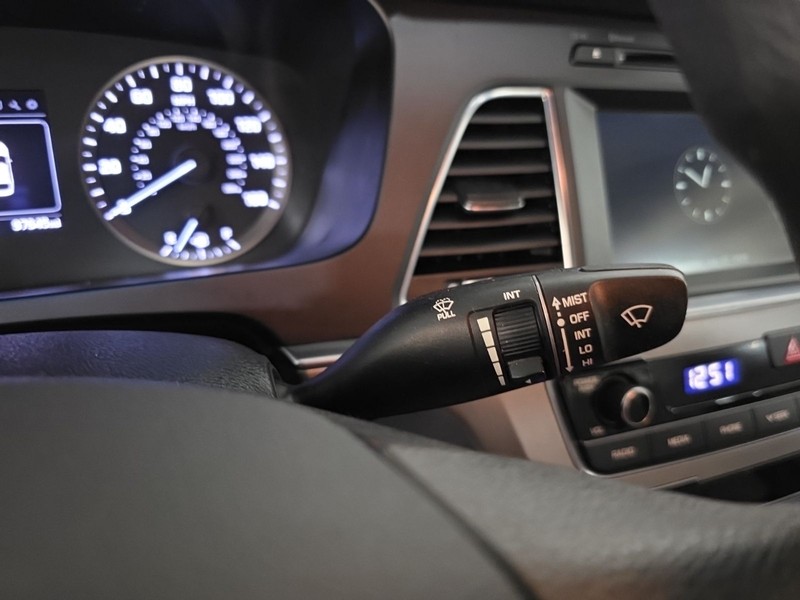 Hyundai Sonata Vehicle Image 13