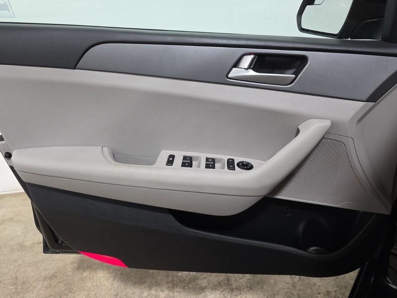 Hyundai Sonata Vehicle Image 20