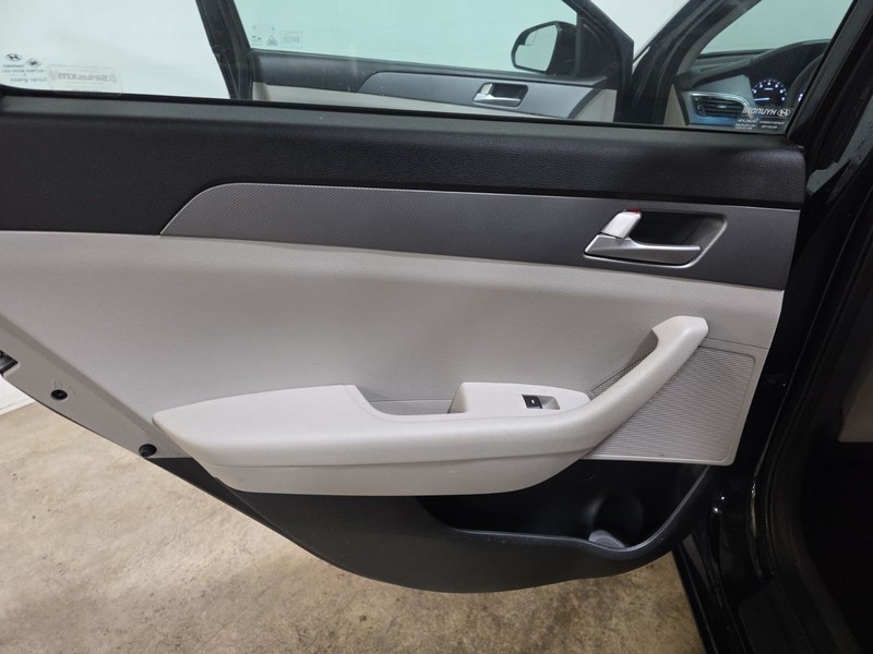 Hyundai Sonata Vehicle Image 23